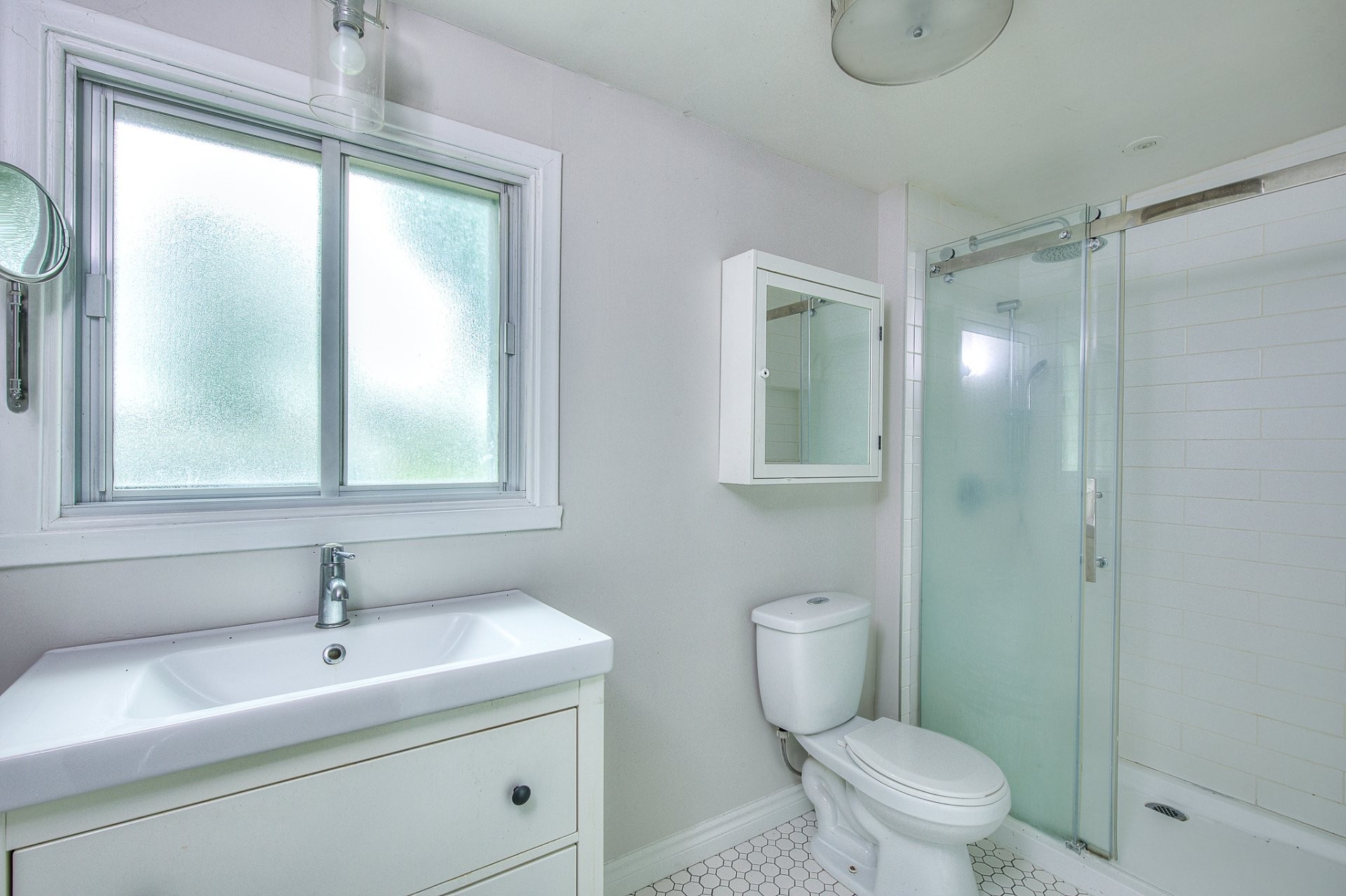 Bathroom - 771 Rue Julien, Laval (Sainte-Dorothée), QC