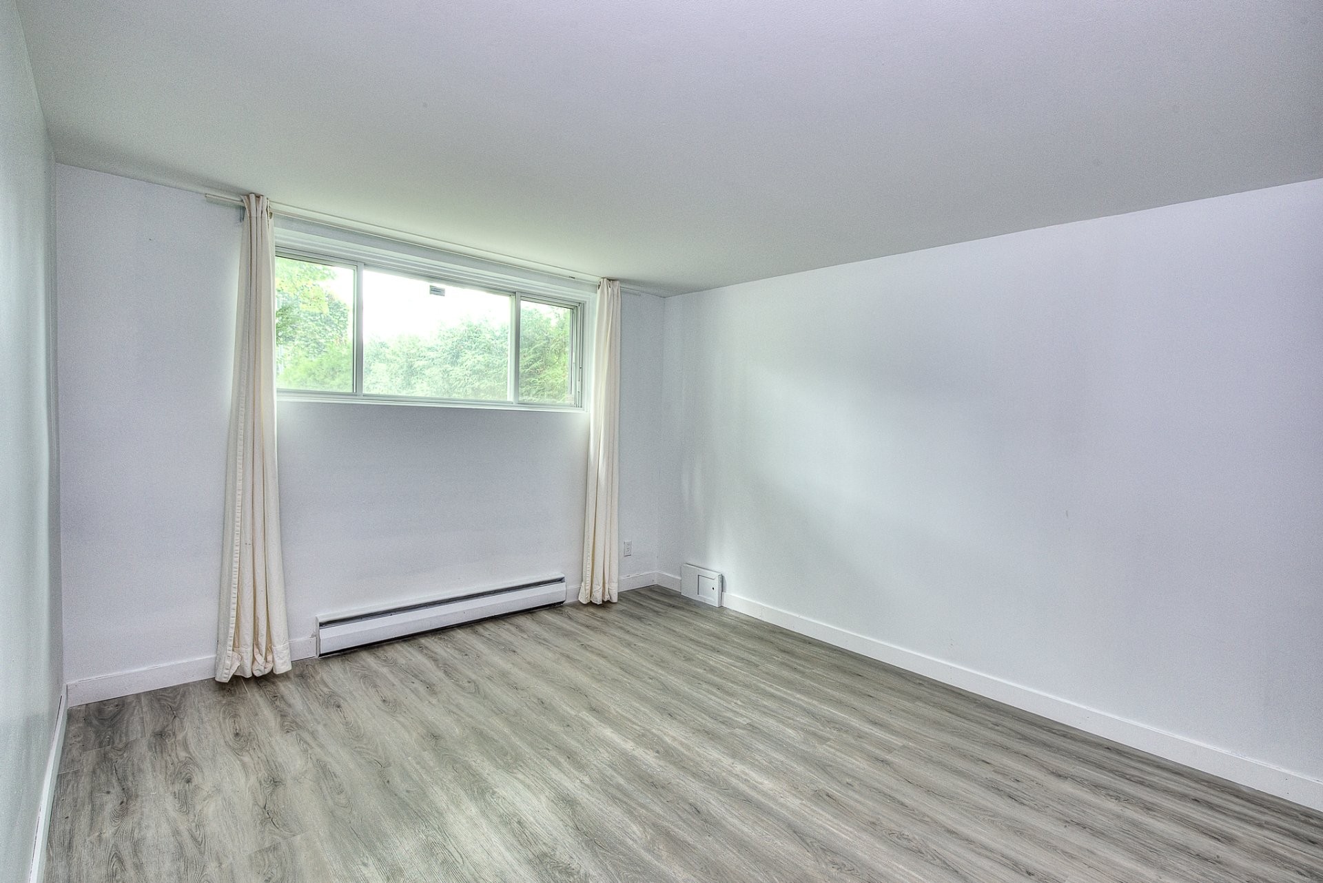 Bedroom - 771 Rue Julien, Laval (Sainte-Dorothée), QC