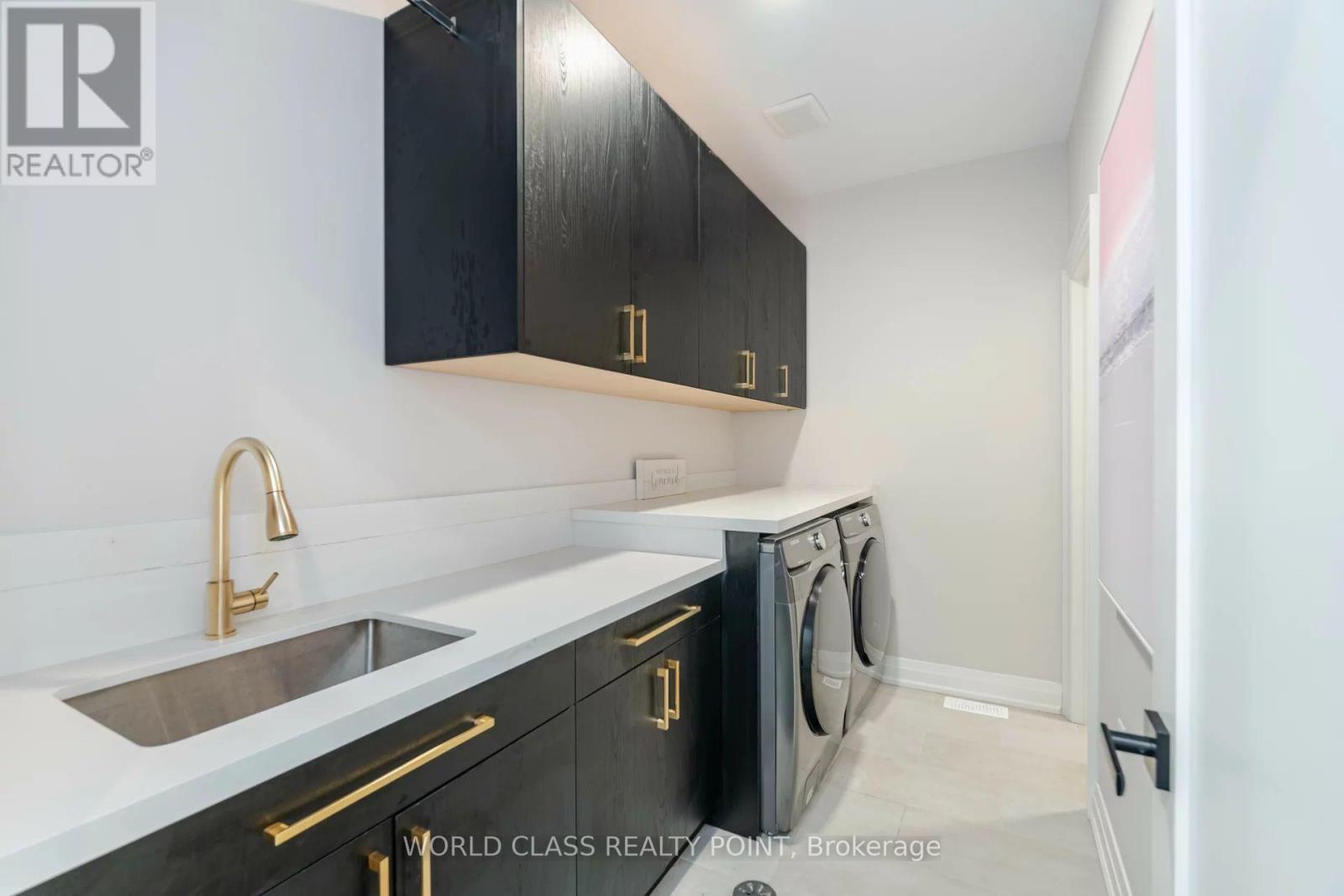 560 Woodview Road, Burlington, ON