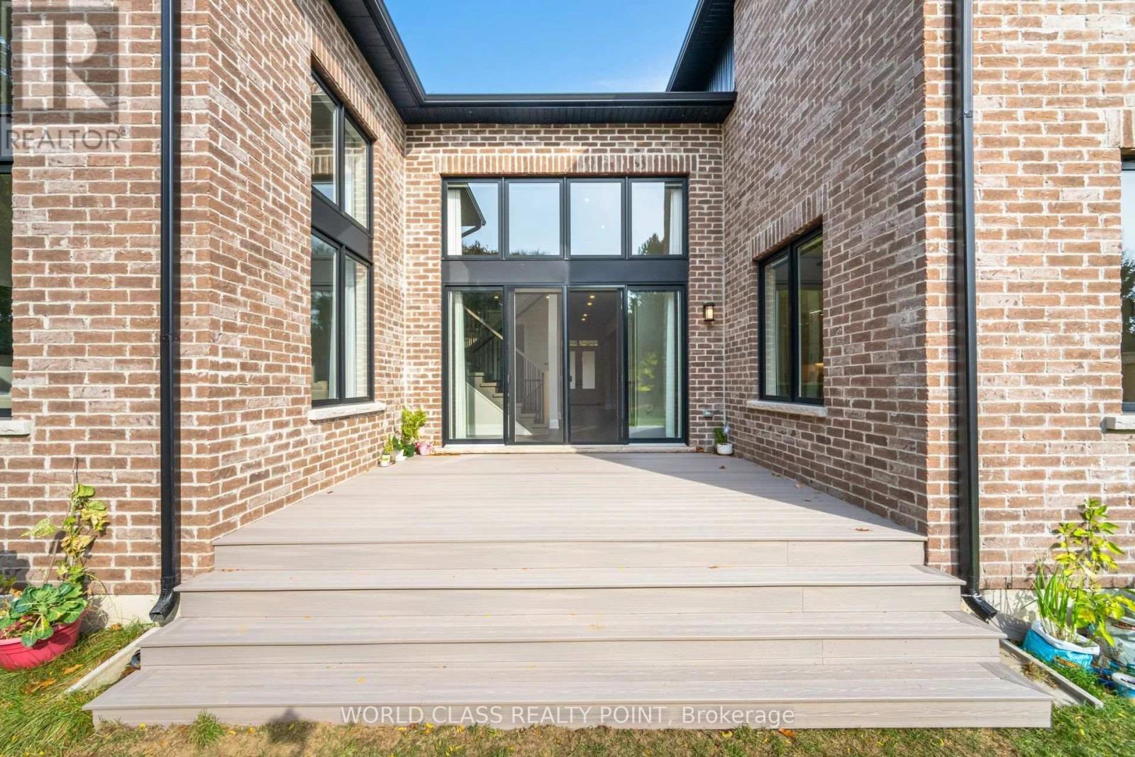 560 Woodview Road, Burlington, ON