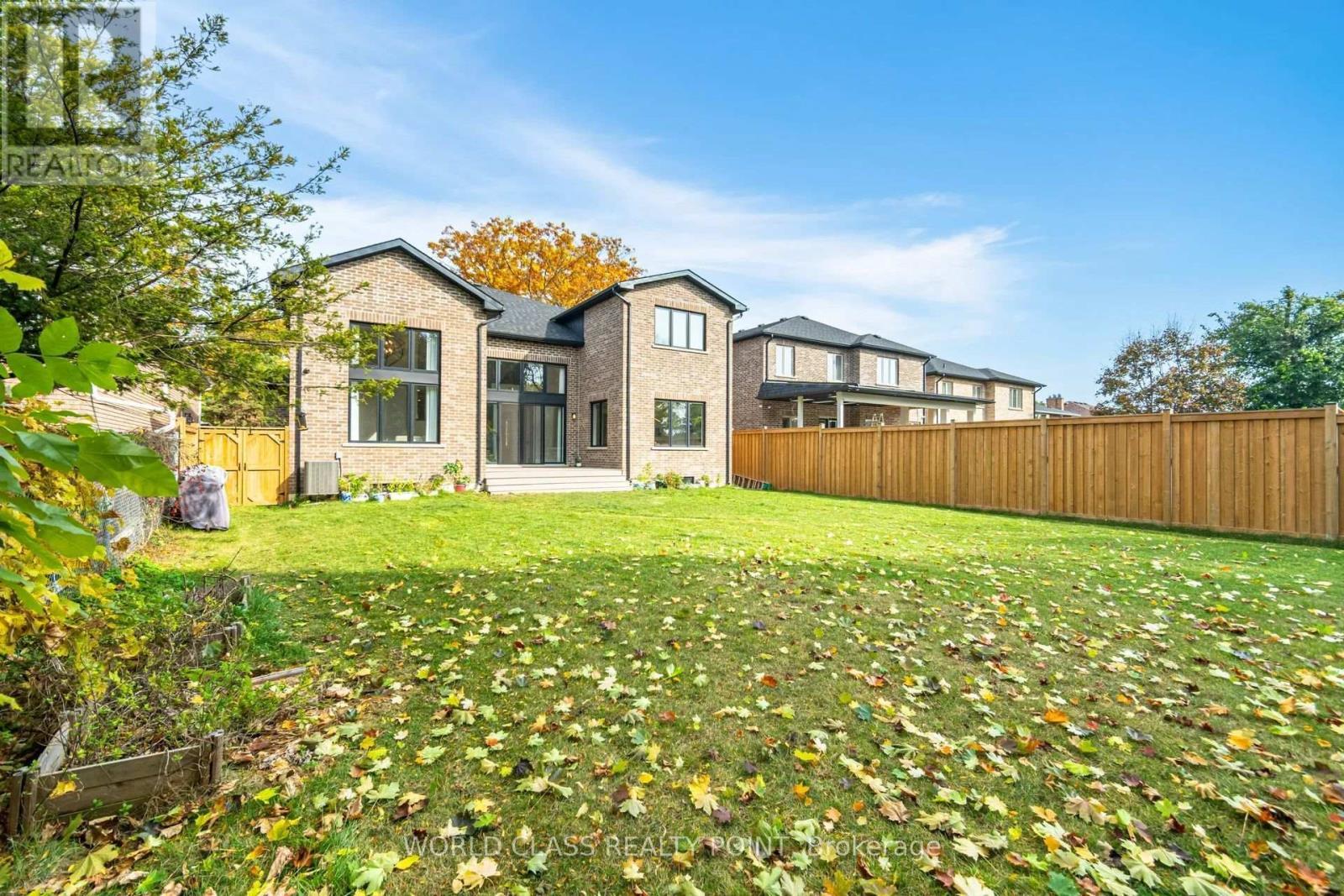 560 Woodview Road, Burlington, ON
