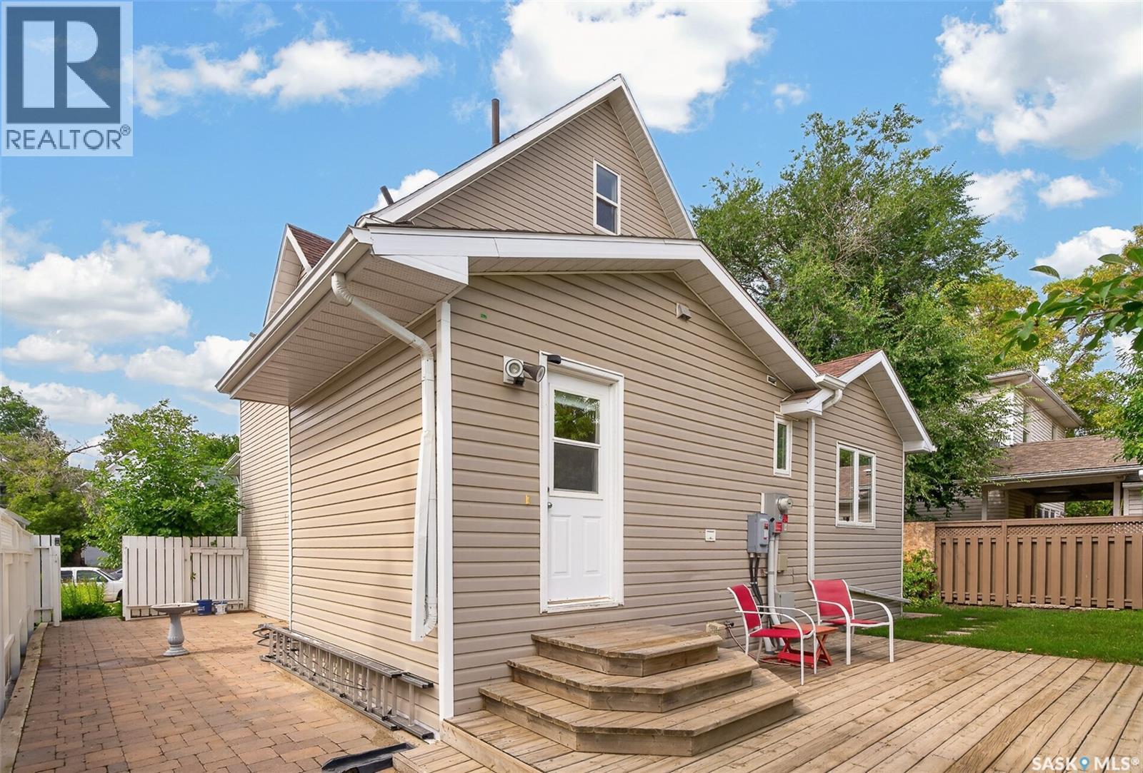 1129 1St Avenue Ne, Moose Jaw, SK