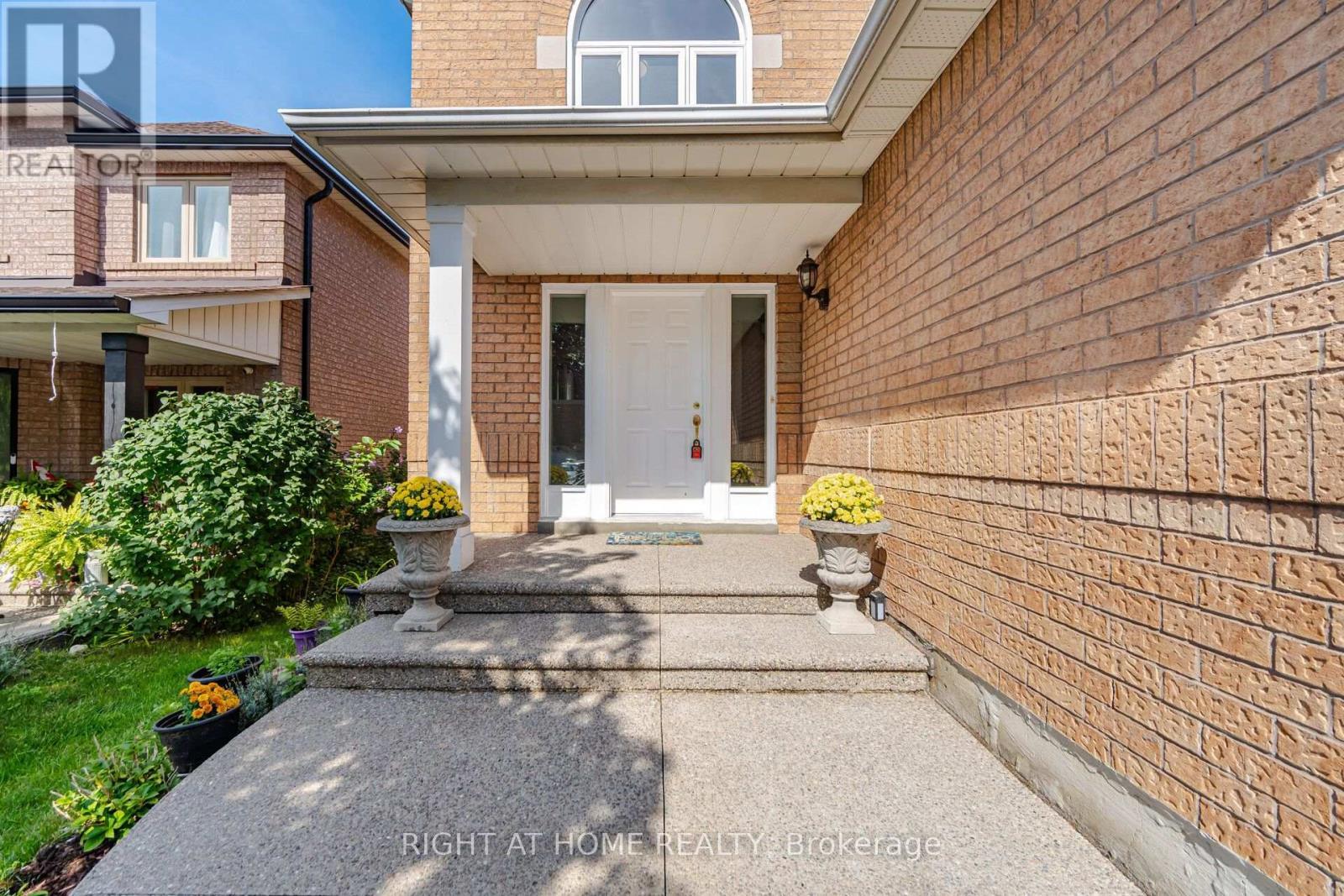 Main Entrance Door - 975 Mantle Crescent, Mississauga, ON