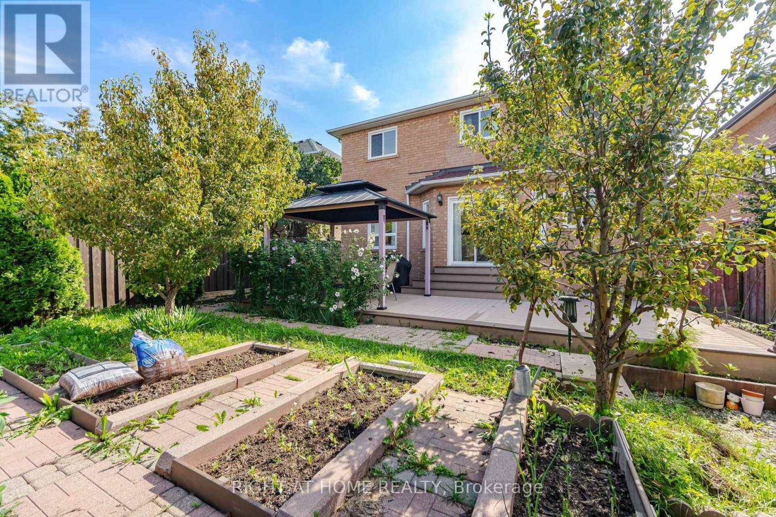 Garden area - 975 Mantle Crescent, Mississauga, ON
