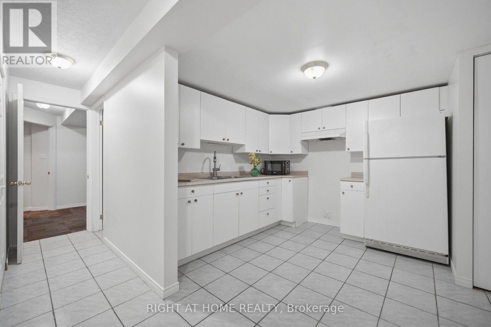 Basement Area (dining) - 975 Mantle Crescent, Mississauga, ON