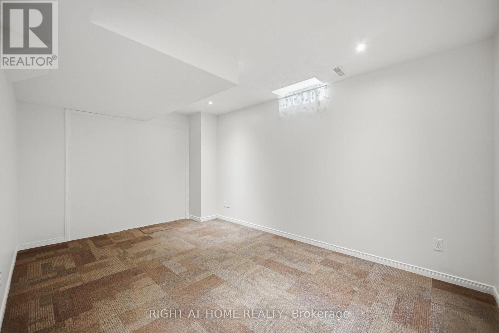 Bedroom in Bsmt - 975 Mantle Crescent, Mississauga, ON