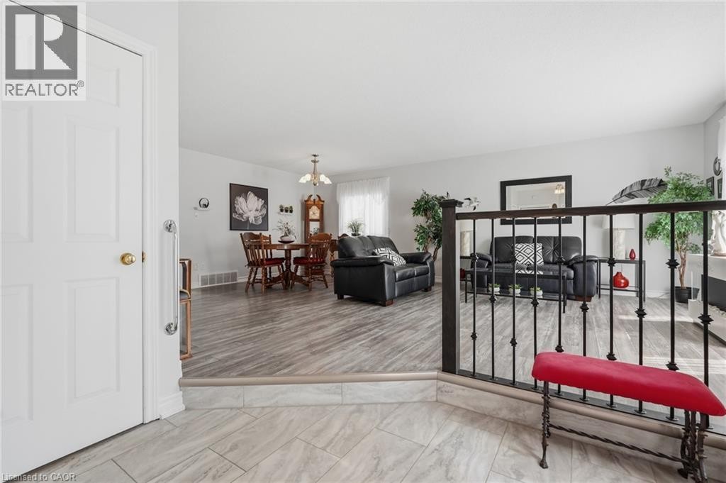 9 Country Club Road, Cayuga, ON