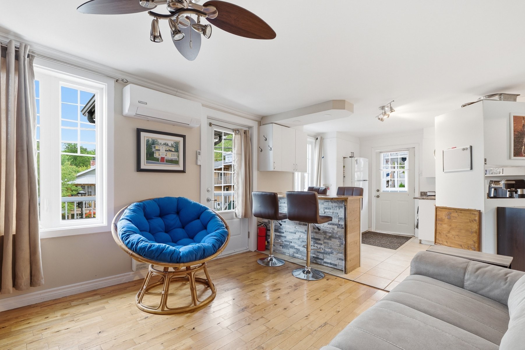 Salon - 39 Rue Morin, Sainte-Adèle, QC