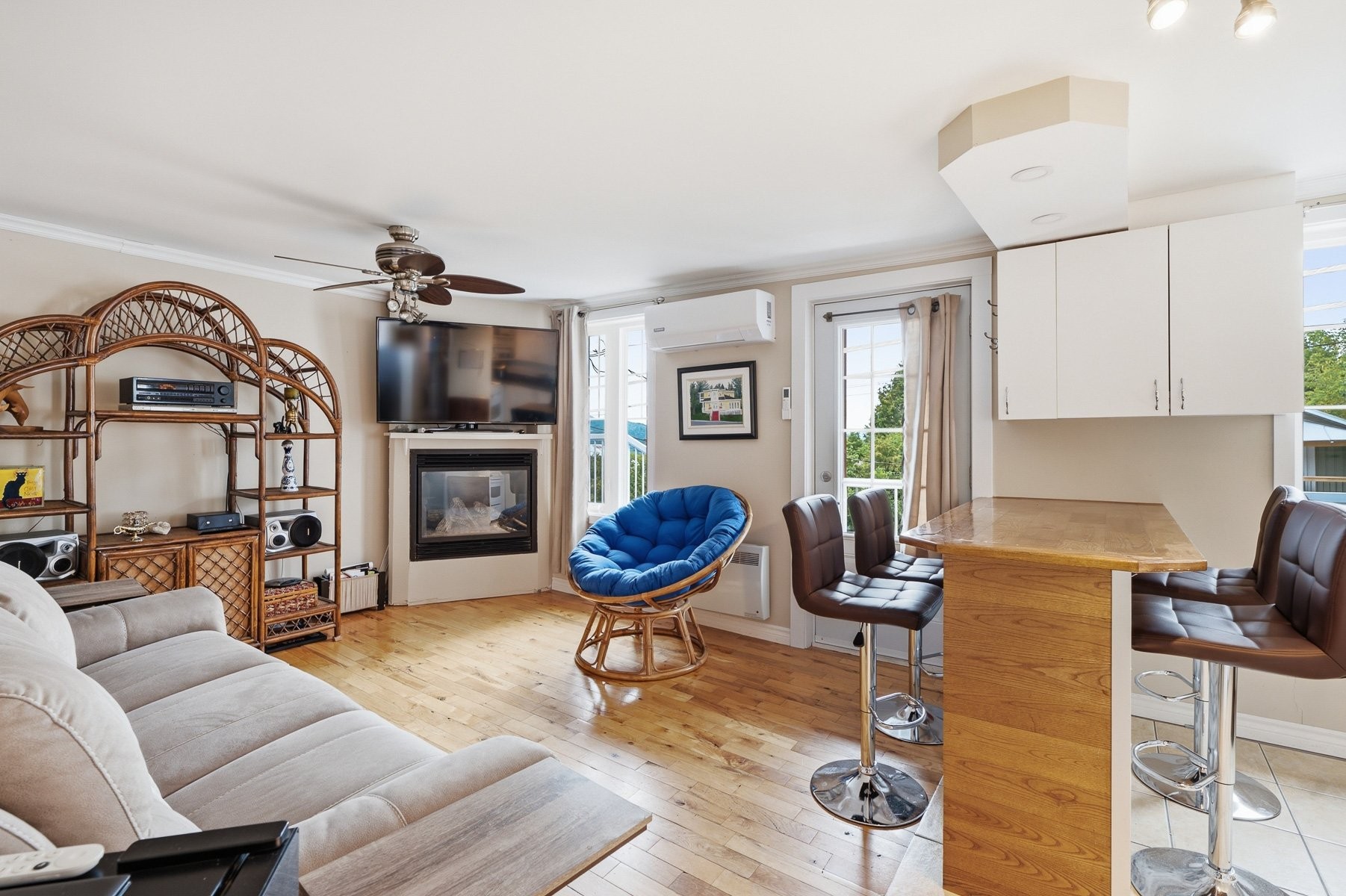 Salon - 39 Rue Morin, Sainte-Adèle, QC
