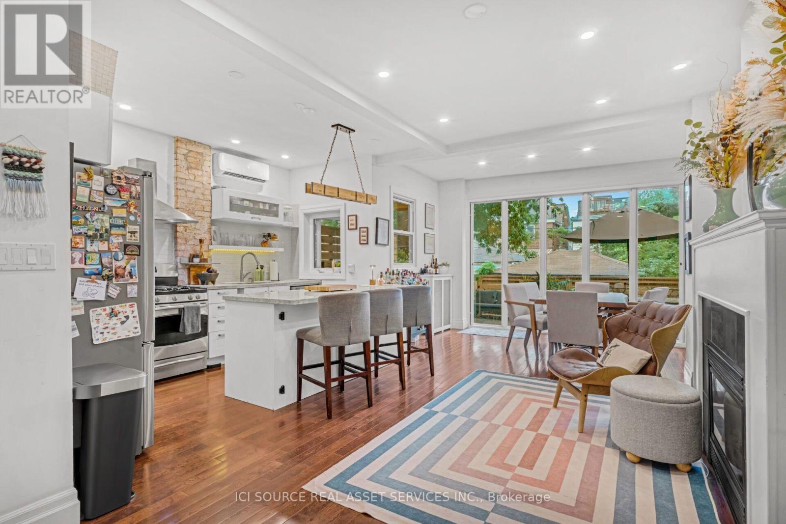 Upper - 109 Northcliffe Boulevard, Toronto, ON