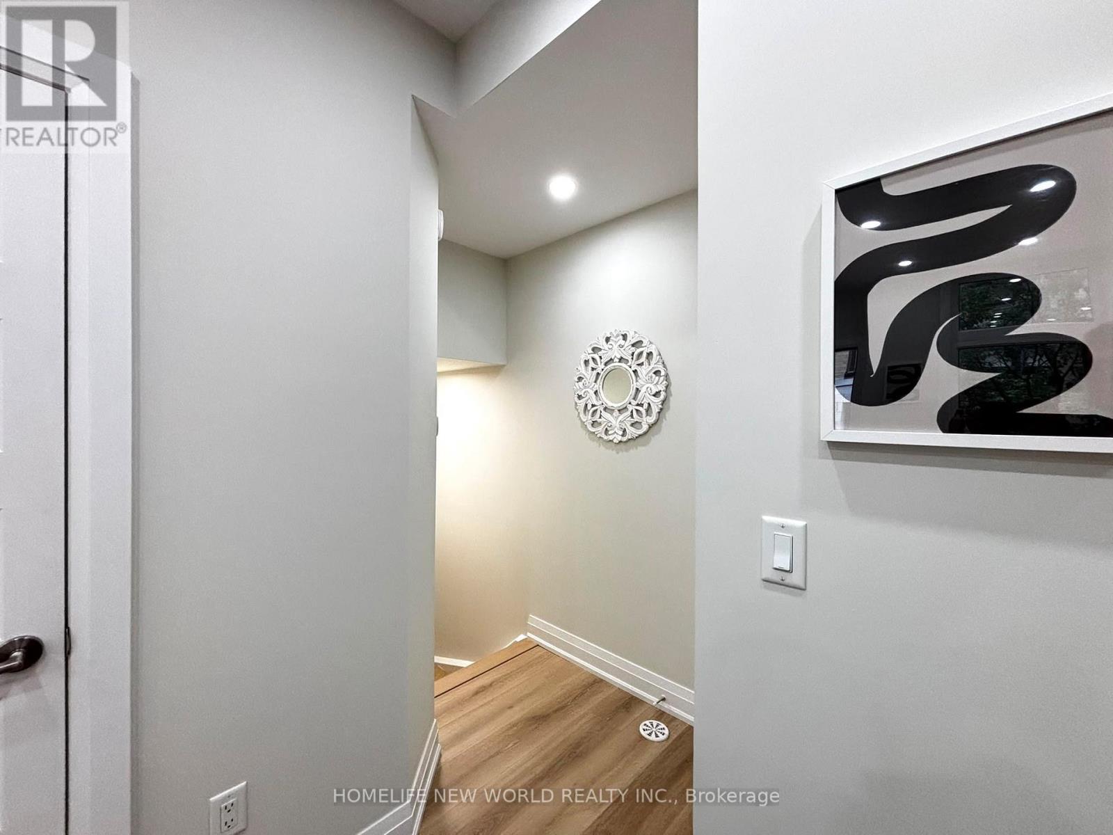 45 - 19 Eldora Avenue, Toronto, ON