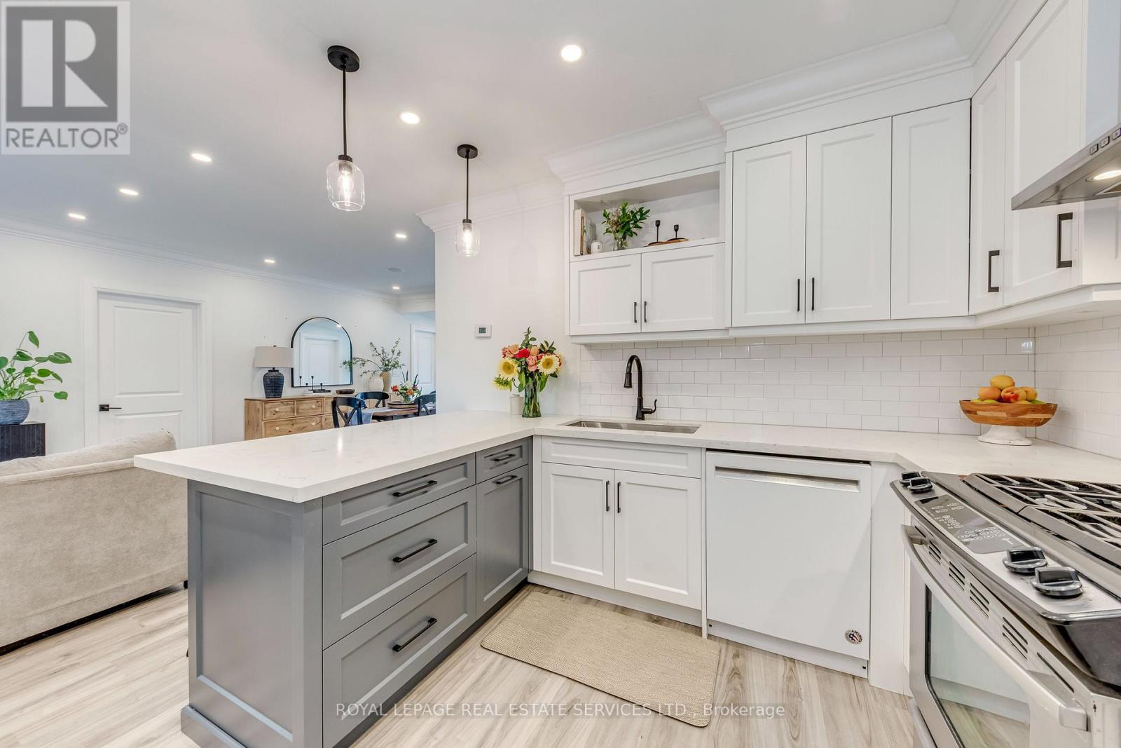 6 Rembe Avenue, Hamilton, ON