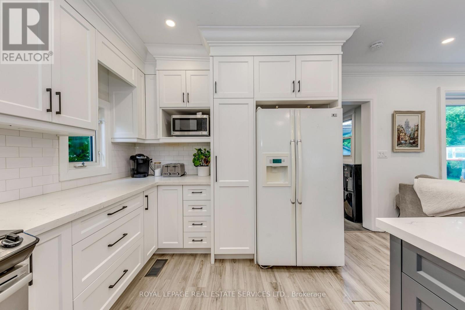 6 Rembe Avenue, Hamilton, ON