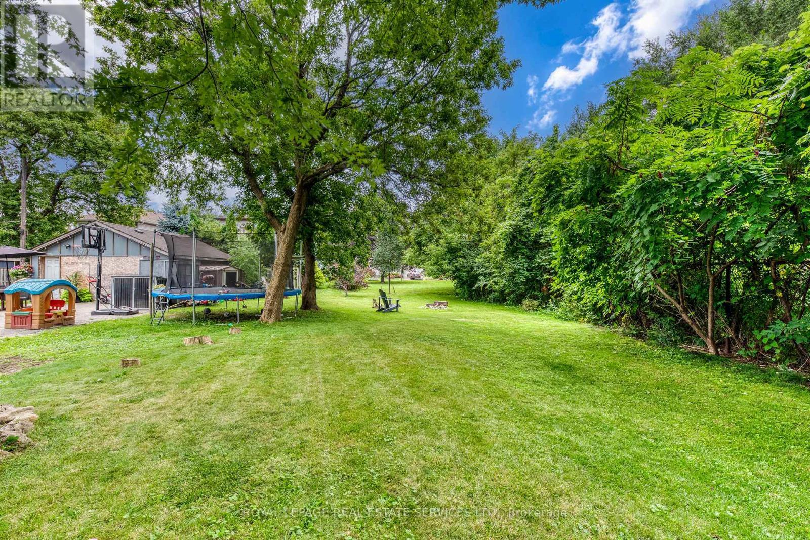6 Rembe Avenue, Hamilton, ON