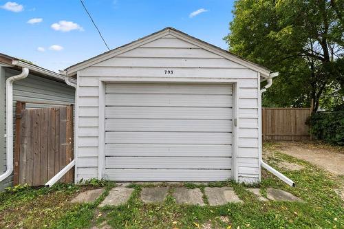 795 Lorette Avenue, Winnipeg, MB 