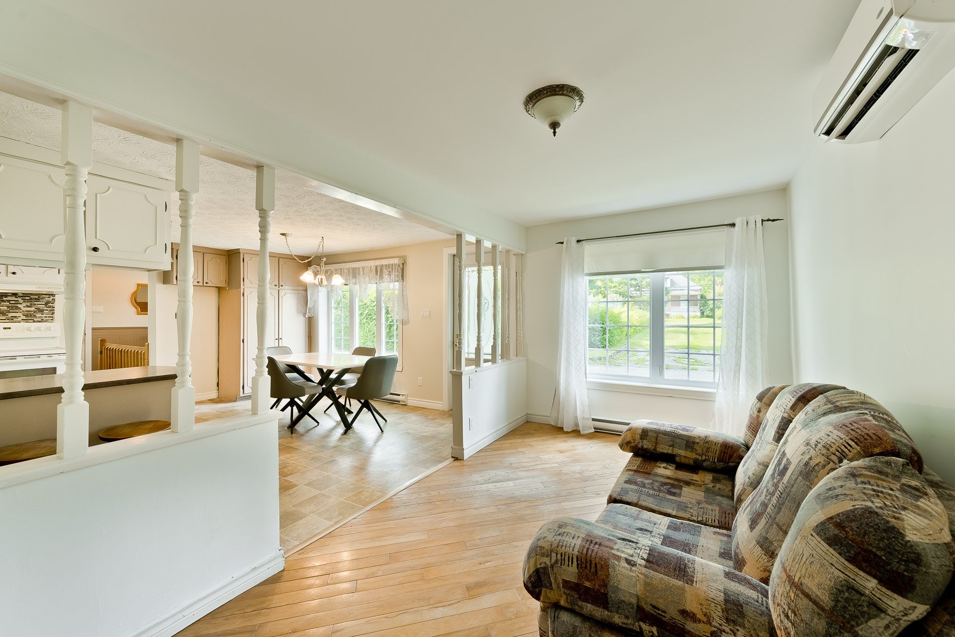 Living Room - 146 Rue Therrien, Saint-François-Xavier-De-Brompton, QC