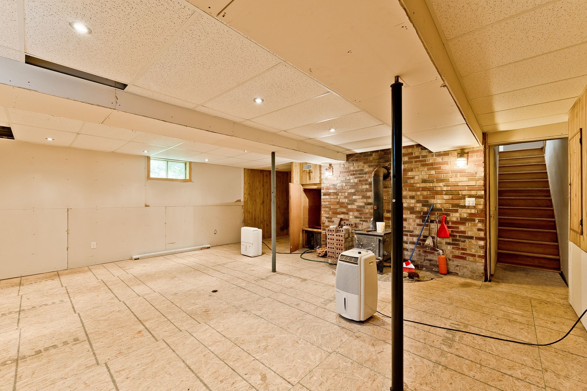 Basement - 146 Rue Therrien, Saint-François-Xavier-De-Brompton, QC