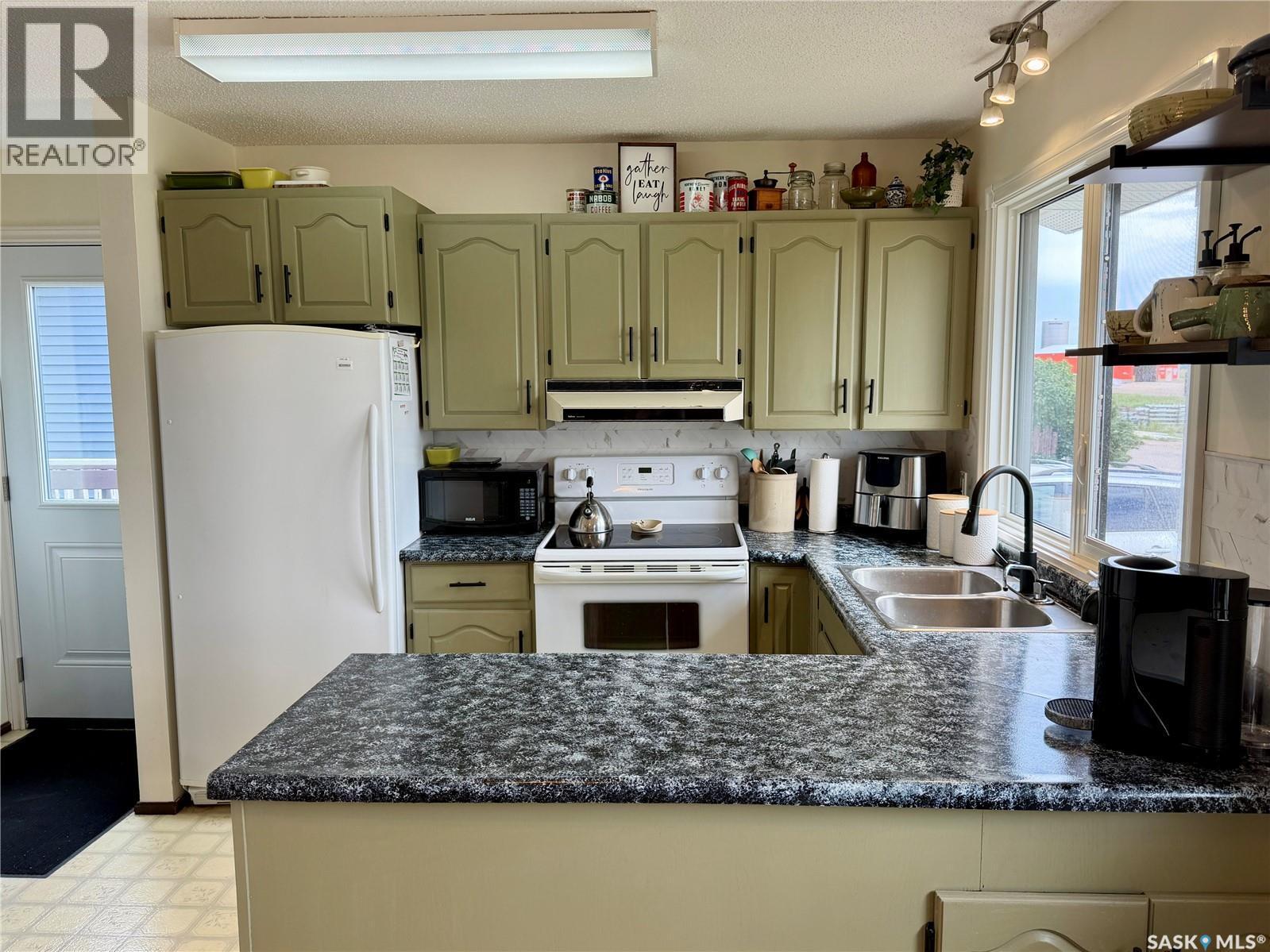 110 Railway Avenue E, Shellbrook, SK