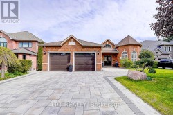 585 HOLGATE CIRCLE Newmarket, ON L3X 1V8