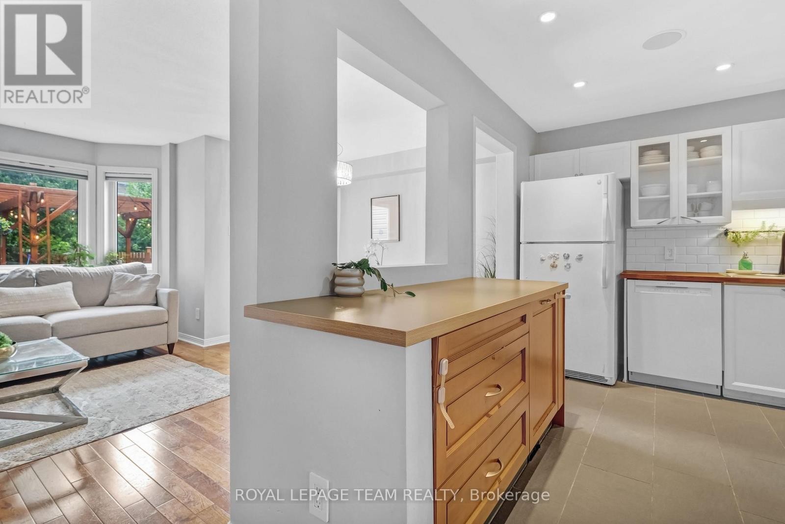 74 Milner Downs Crescent, Ottawa, ON