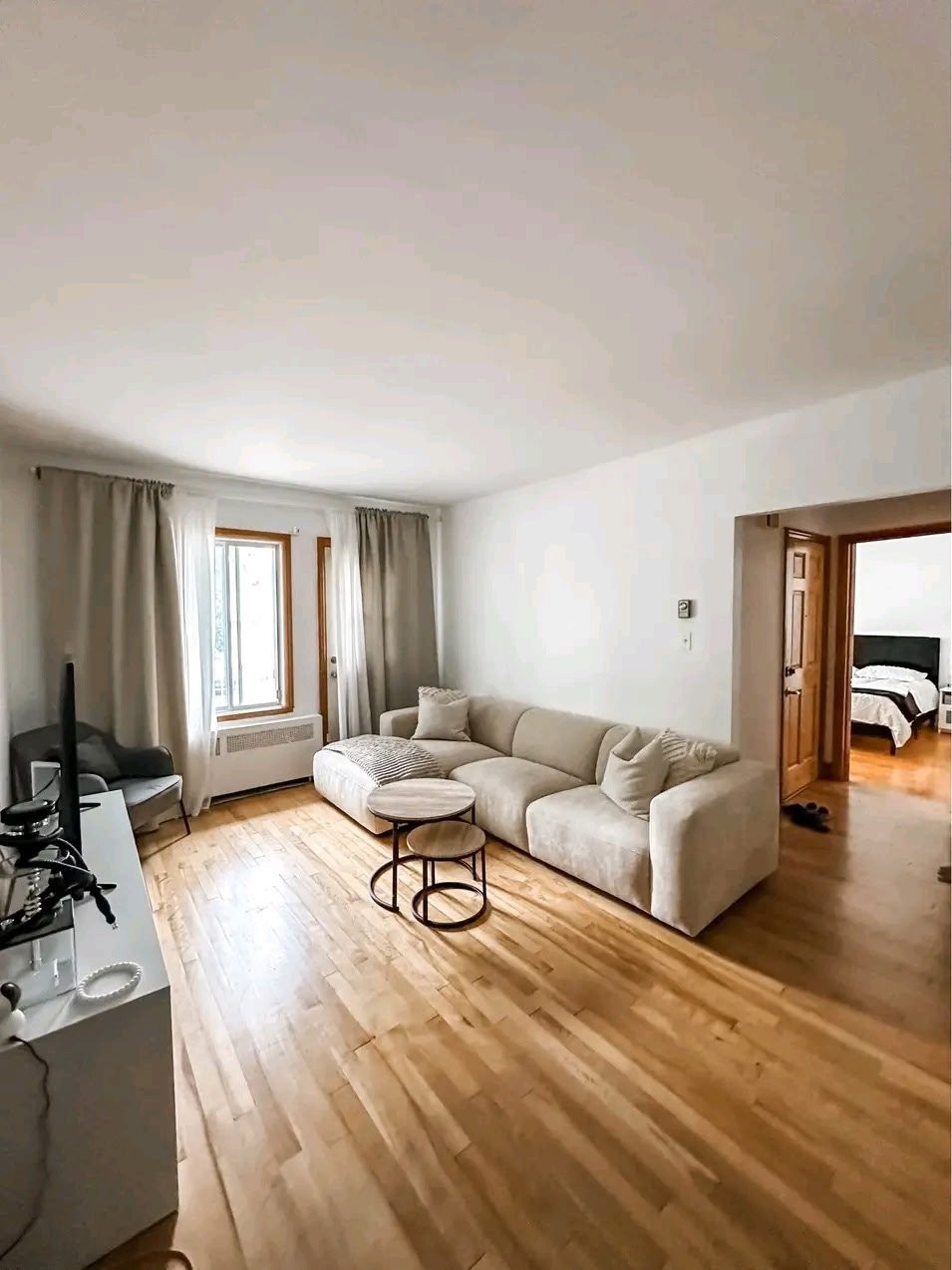 Salon - 10527 Rue Rancourt, Montréal (Ahuntsic-Cartierville), QC