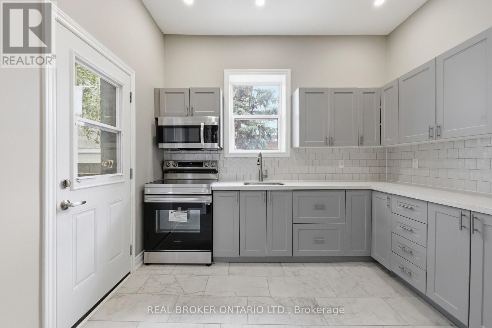 98 Duke Street, Hamilton, ON