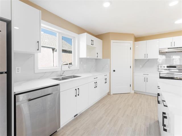 132 Foxwarren Dr, Winnipeg, MB