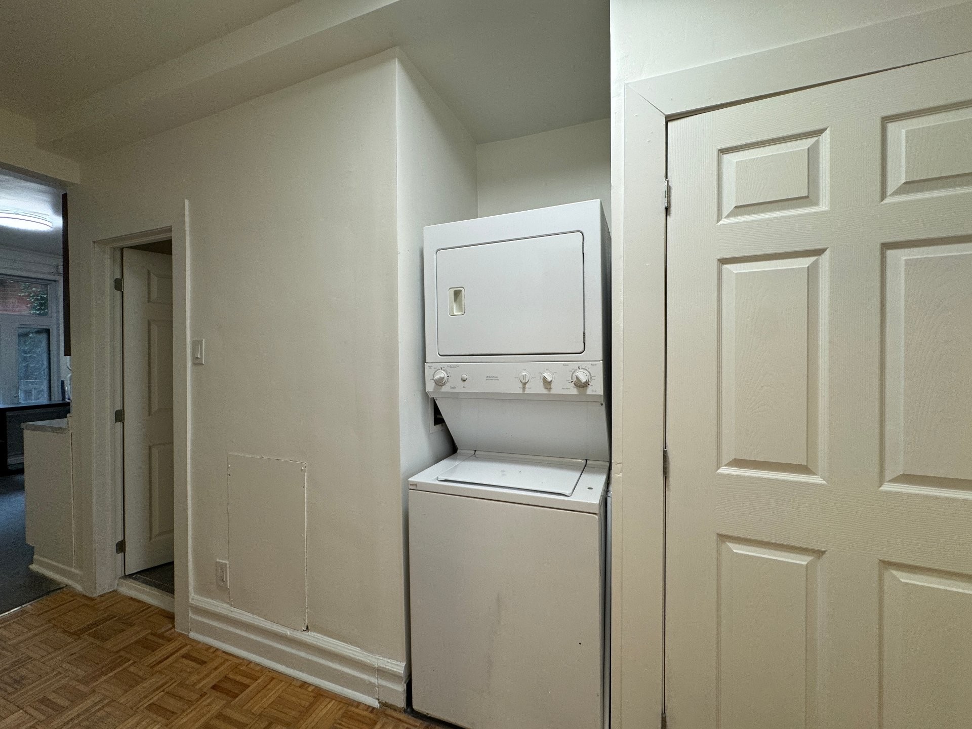 Salle de lavage - 4594 Rue Rivard, Montréal (Le Plateau-Mont-Royal), QC