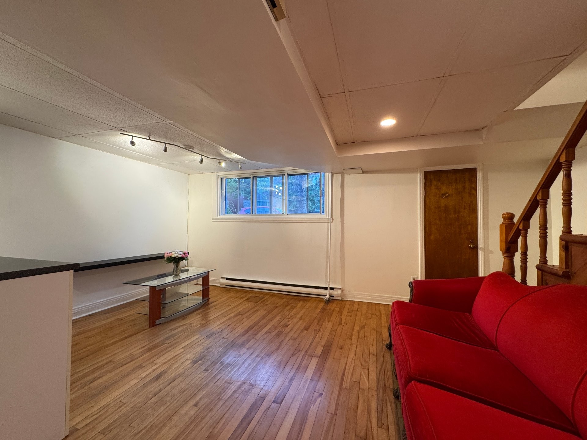 Salon - 1543 Rue De Sève, Montréal (Le Sud-Ouest), QC