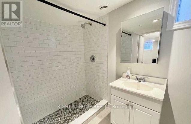 5 Wanita Road, Mississauga, ON