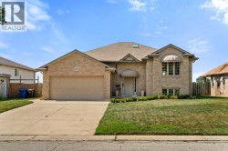 837 Cottage Grove Kingsville, ON N9Y 3G3