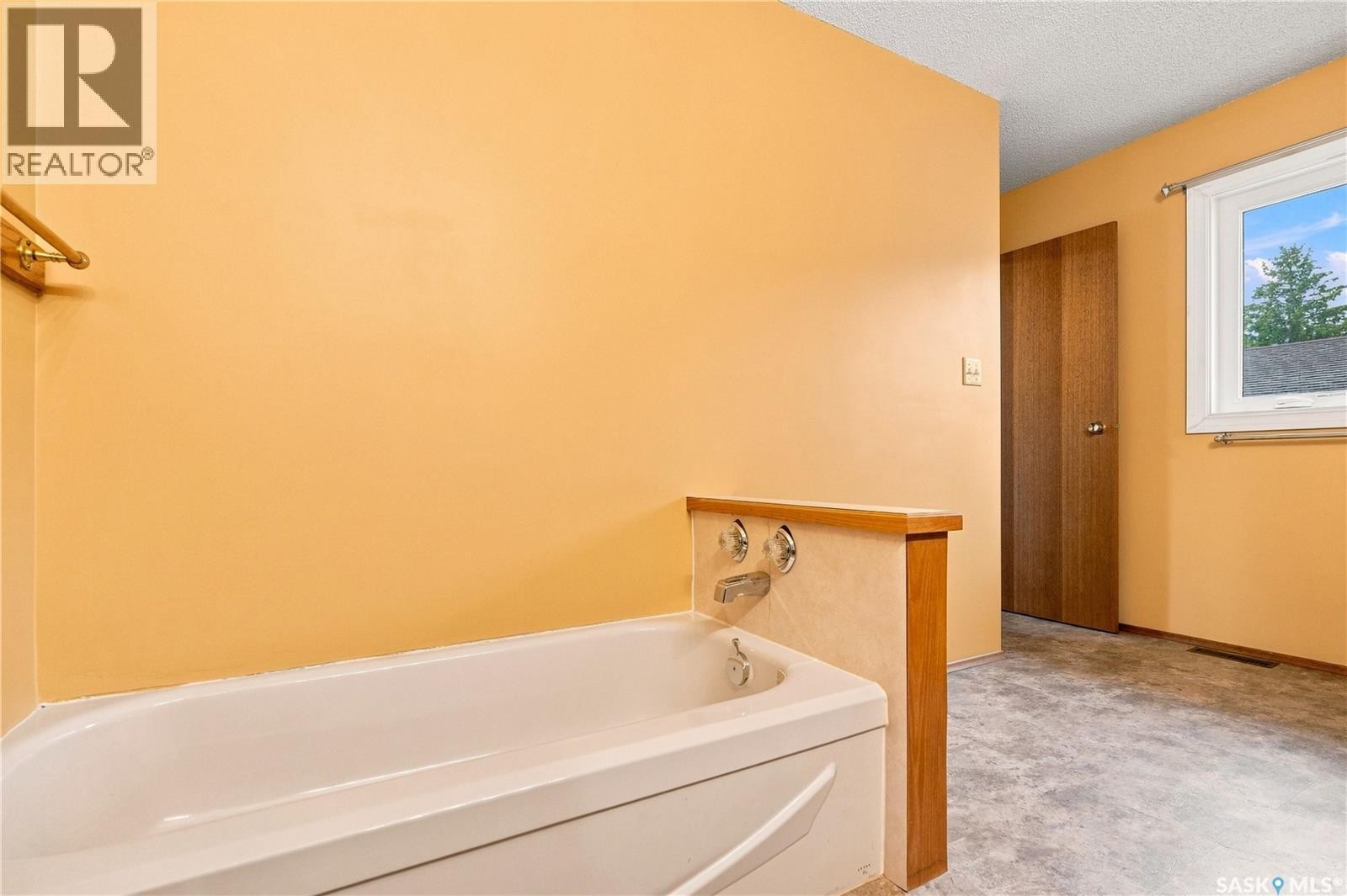 302 Nemeiben Road, Saskatoon, SK