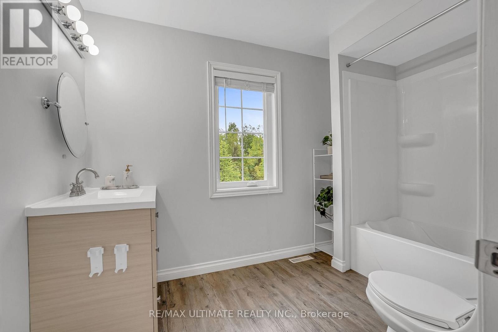 Second Level 4 Piece Bath - 96 Bruce Crescent, Barrie, ON