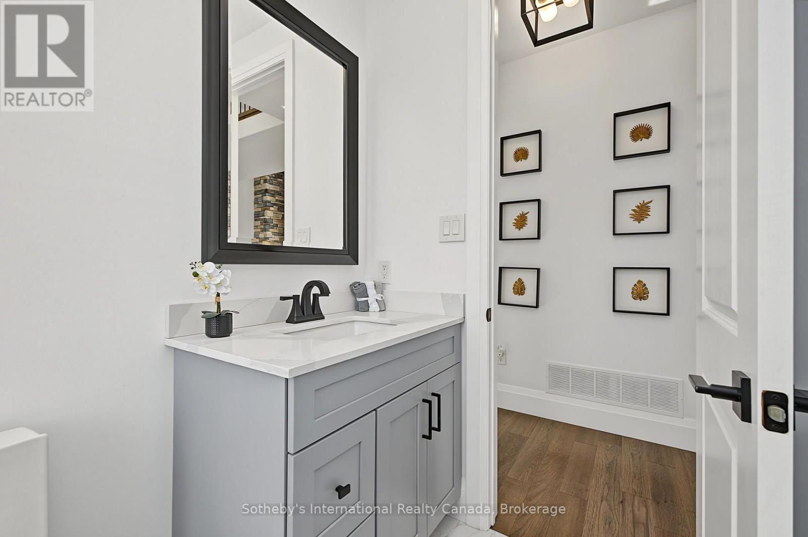 Main Floor Powder Room - 730 124 Highway, Mckellar, ON