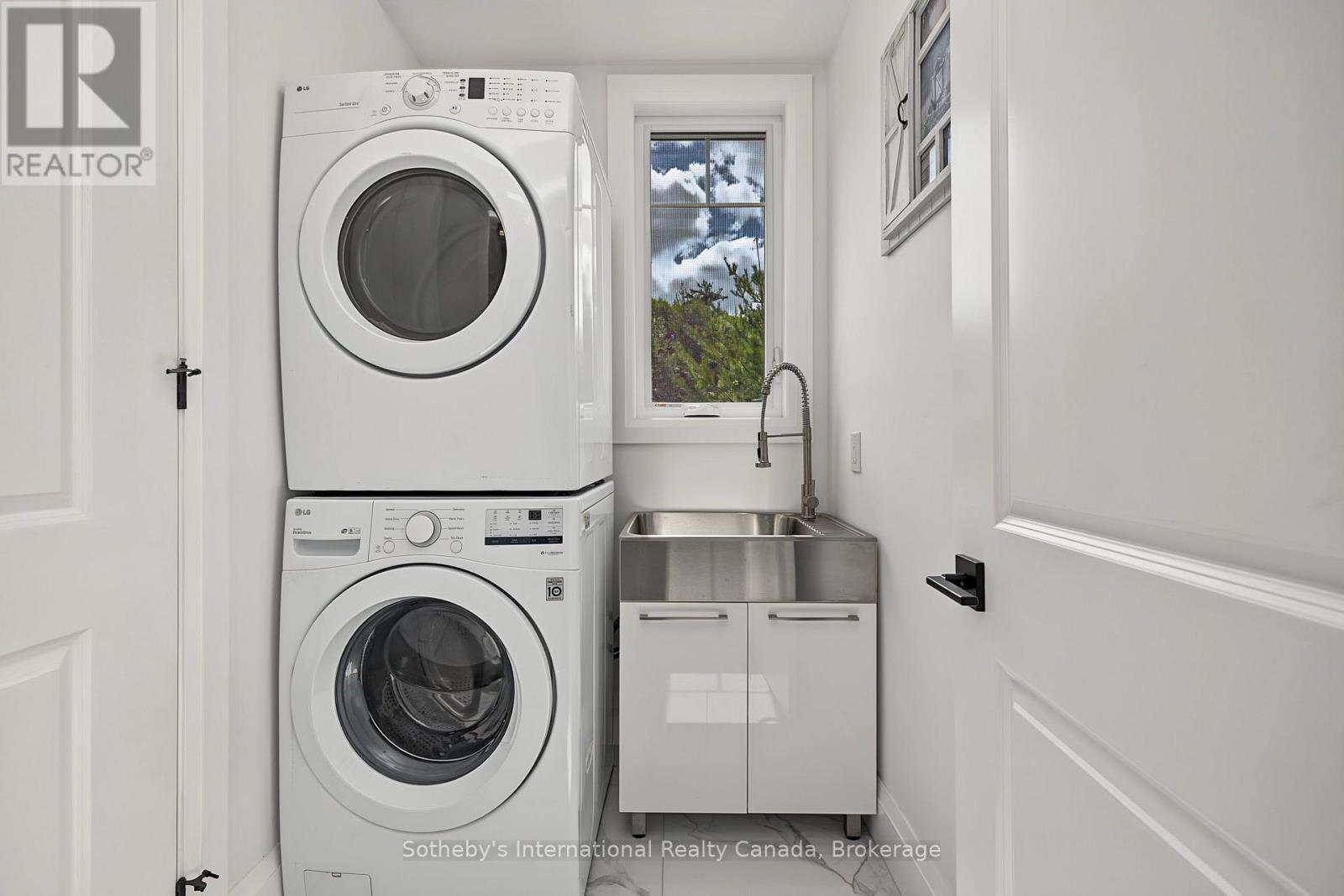 Main Floor Laundry - 730 124 Highway, Mckellar, ON