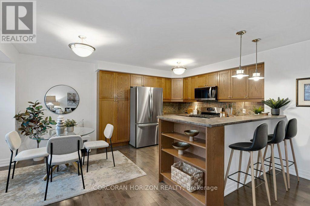 Eat-in kitchen with newer appliances - 88 Baggs Crescent, Cambridge, ON