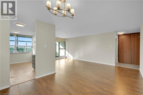 25 KENSINGTON Road Unit# 1612  Brampton, ON L6T 3W8