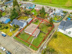 719 / 721 8th St Courtenay, BC V9N 1N6