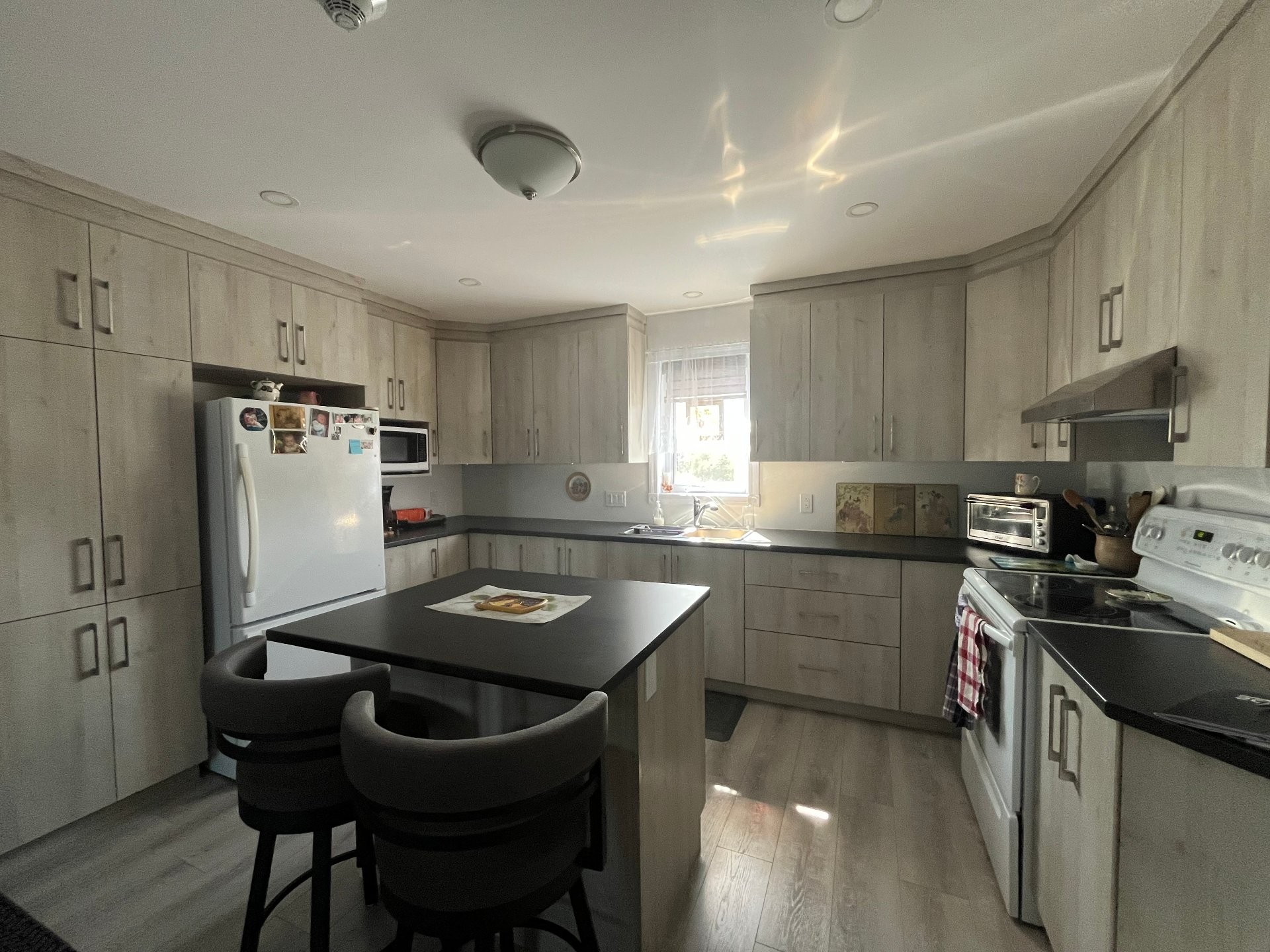 Cuisine - 4-760 Av. Ste-Bernadette, Rouyn-Noranda, QC