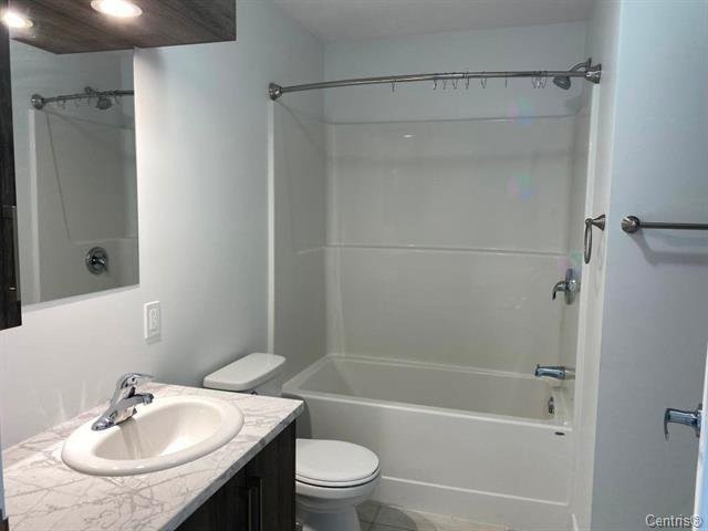 Salle de bains - 4-760 Av. Ste-Bernadette, Rouyn-Noranda, QC