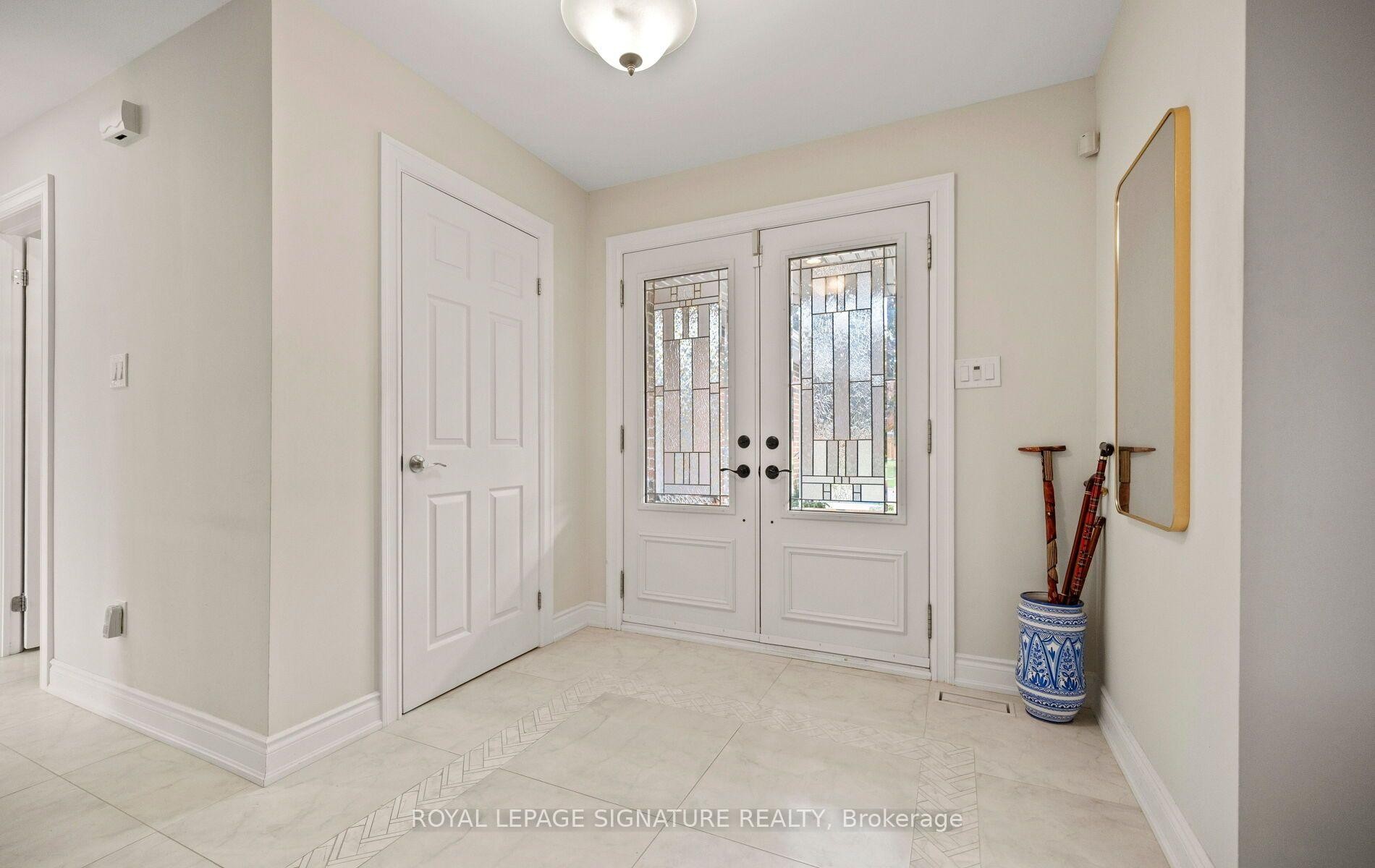1892 Beechknoll Avenue, Mississauga, ON