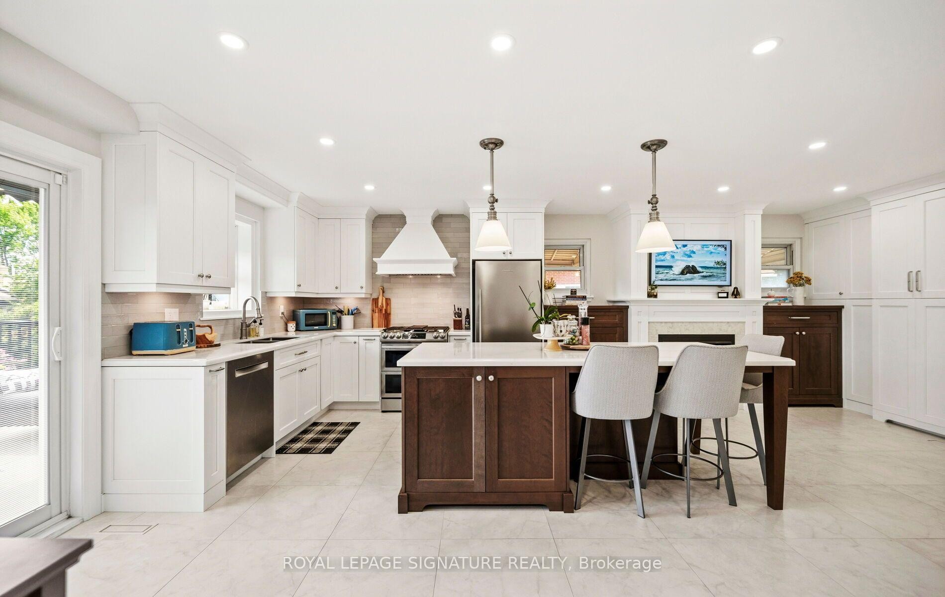 1892 Beechknoll Avenue, Mississauga, ON