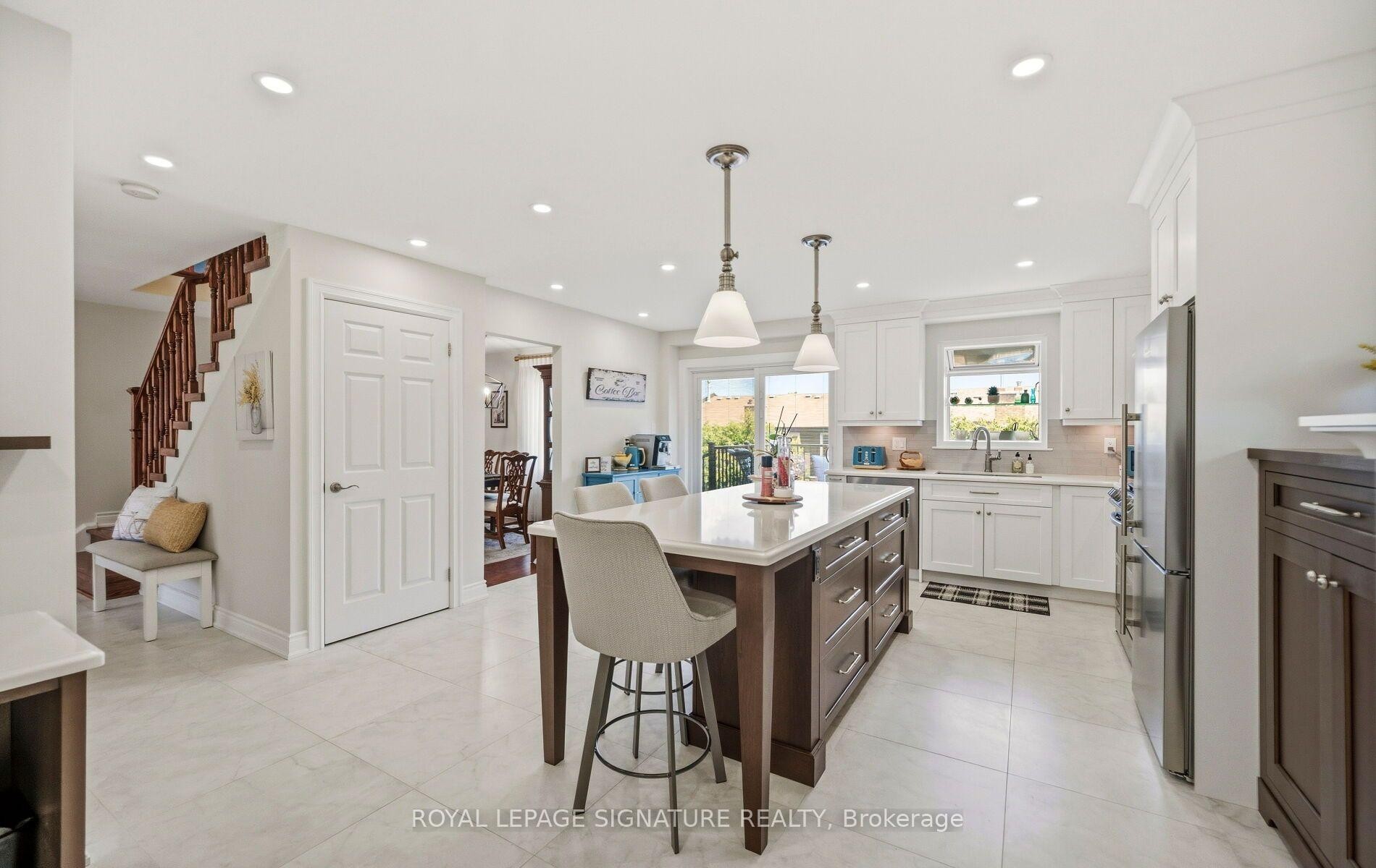 1892 Beechknoll Avenue, Mississauga, ON