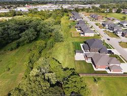 V/L OAKRIDGE Avenue Windsor, ON N9E 3N5