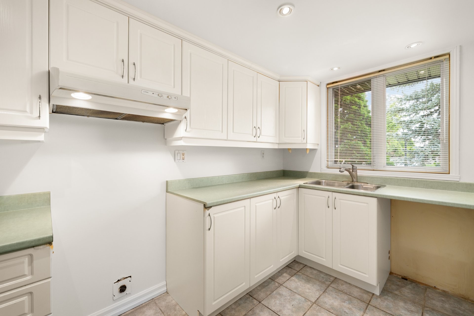 Kitchen - 70 Ch. Davignon, Dollard-Des-Ormeaux, QC