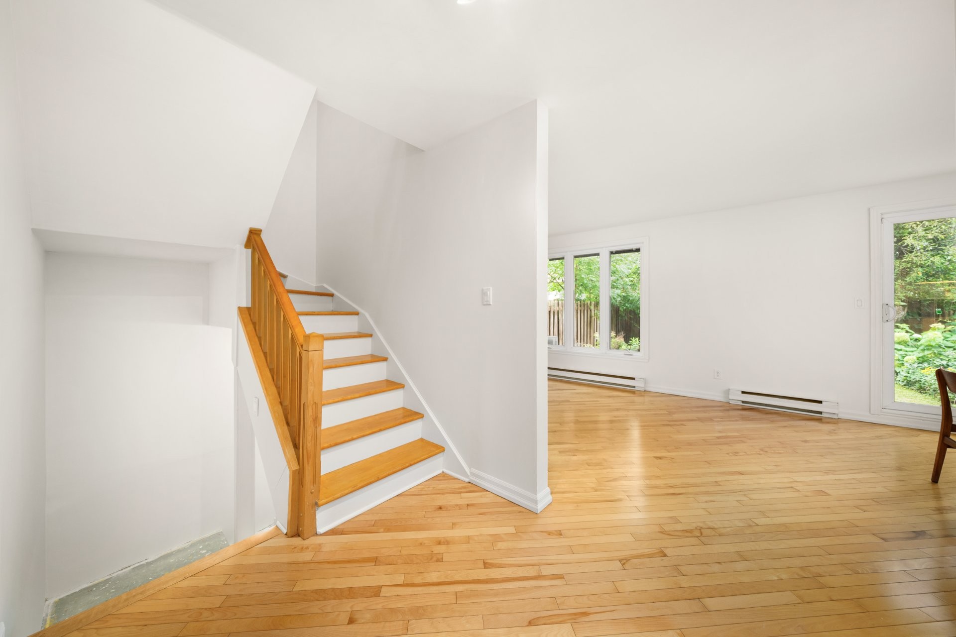 Staircase - 70 Ch. Davignon, Dollard-Des-Ormeaux, QC