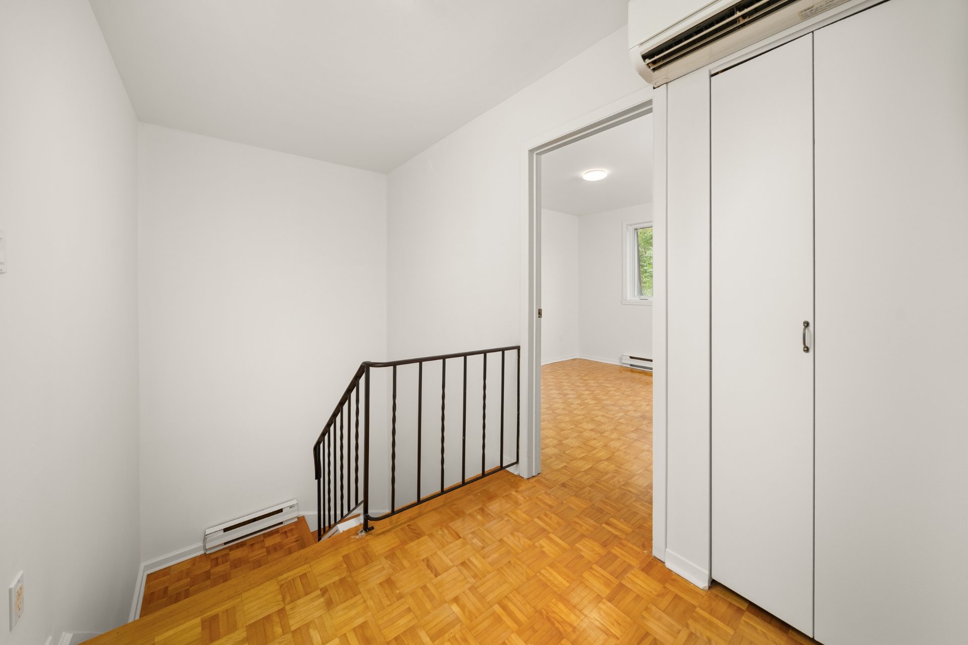 Mud Room - 70 Ch. Davignon, Dollard-Des-Ormeaux, QC