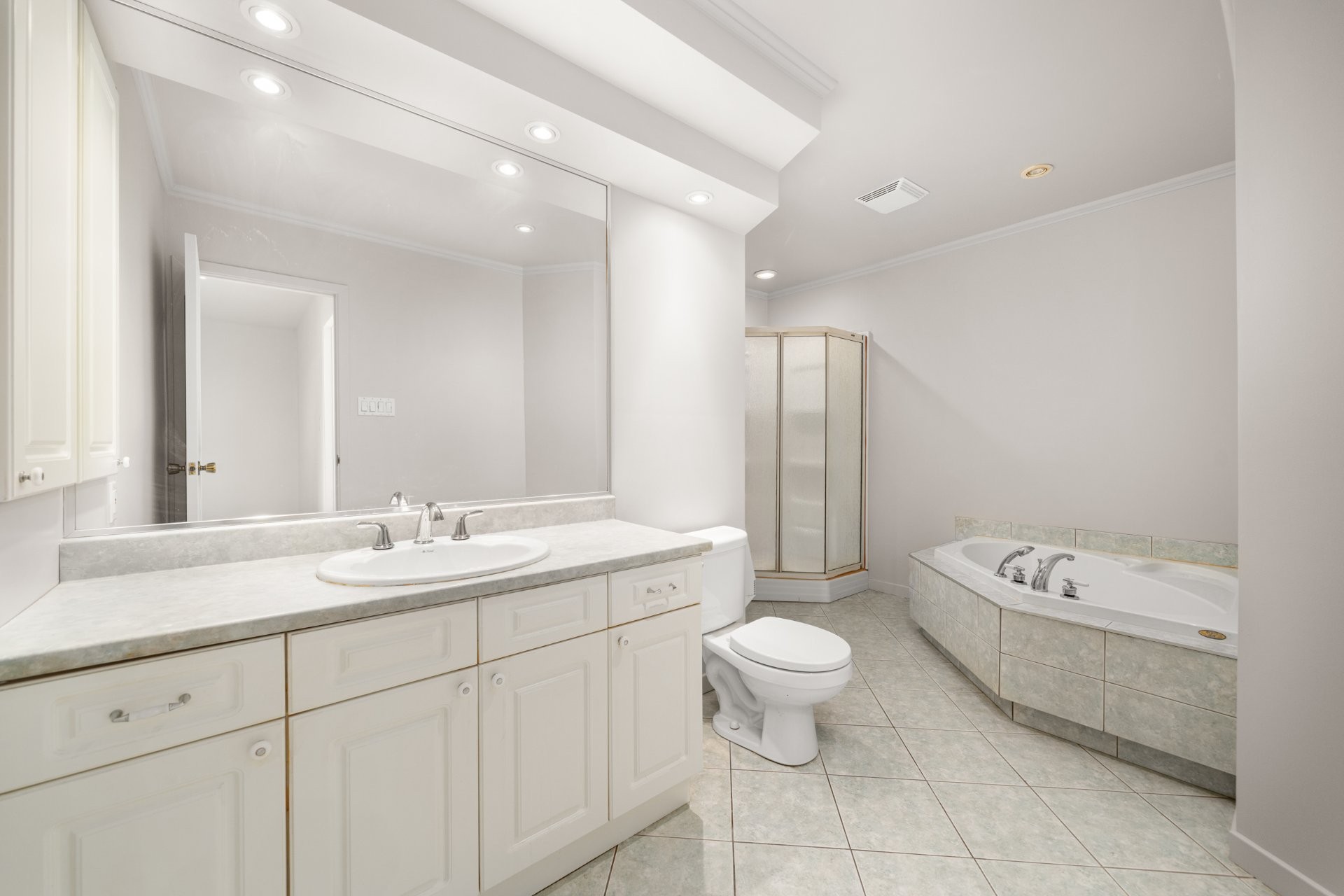 Bathroom - 70 Ch. Davignon, Dollard-Des-Ormeaux, QC