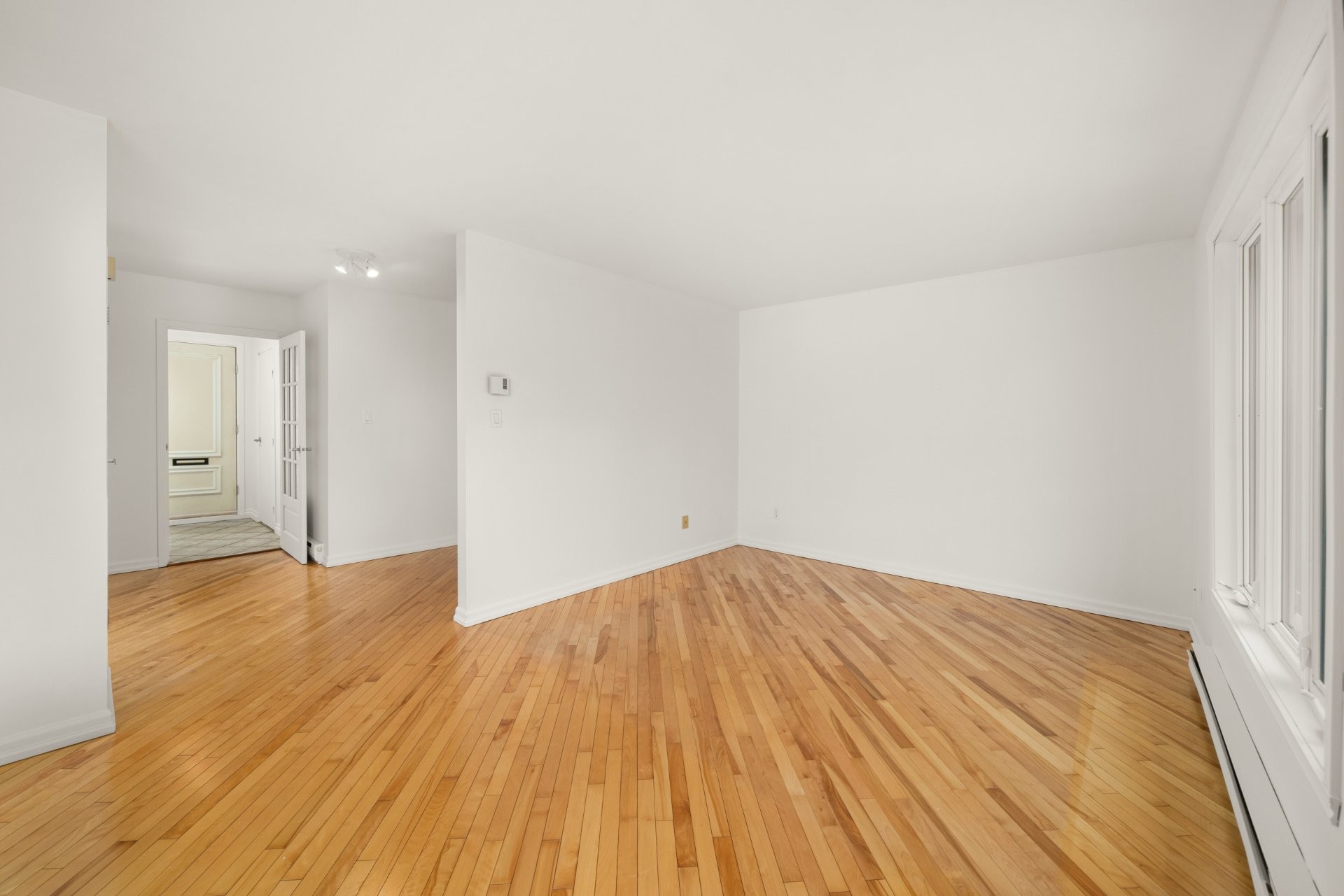 Living Room - 70 Ch. Davignon, Dollard-Des-Ormeaux, QC