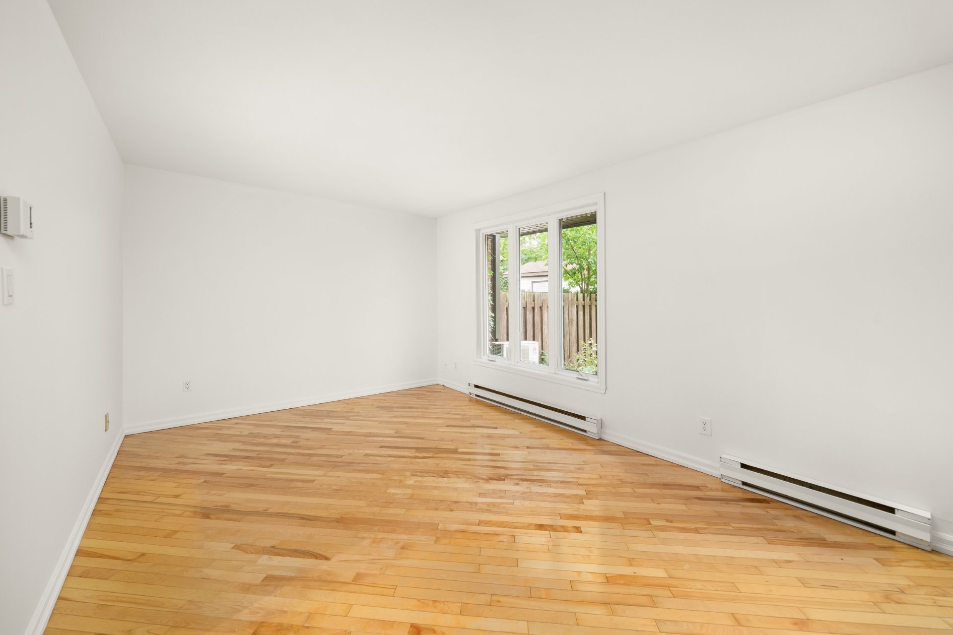 Living Room - 70 Ch. Davignon, Dollard-Des-Ormeaux, QC